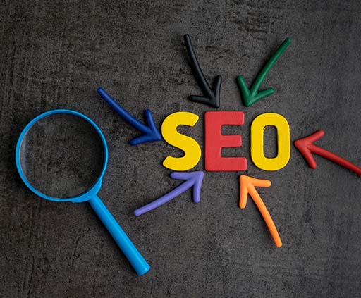 ADMS-SEO ranking concept, magnifying glass with arrows